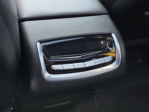 Used 2025 Cadillac XT6 Luxury image 23