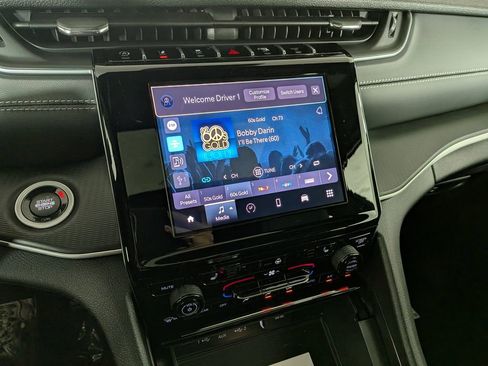 New 2025 Jeep Grand Cherokee L Altitude image 24