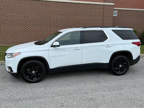 Used 2020 Chevrolet Traverse LT w/ LPO, Black Accent Package AWD/4WD image 4