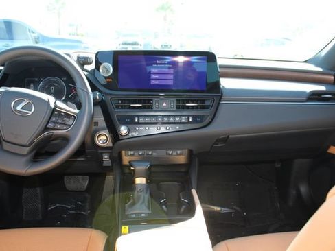 Certified 2025 Lexus ES 300h w/ Premium Package FWD image 10