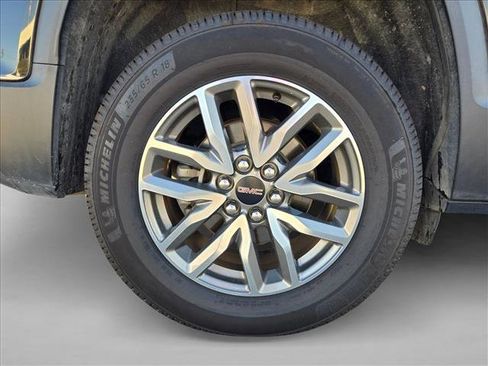 Used 2019 GMC Acadia SLE w/ LPO, Black Accent Package image 20