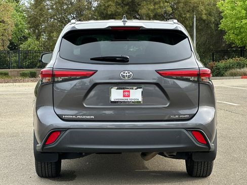 Used 2023 Toyota Highlander XLE image 5