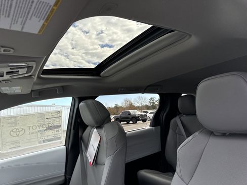 New 2025 Toyota Sienna XLE image 16