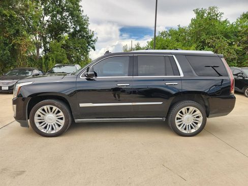 Used 2020 Cadillac Escalade Platinum AWD/4WD image 5