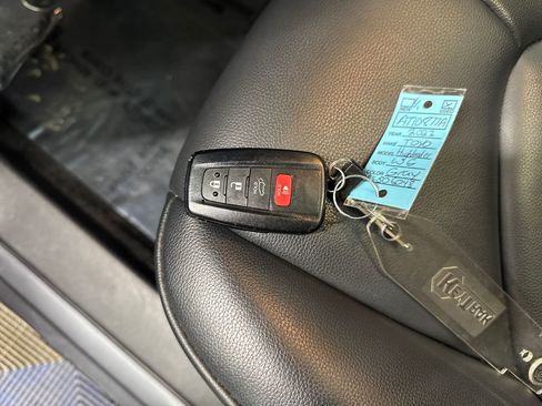 Used 2023 Toyota Highlander XLE AWD/4WD image 30