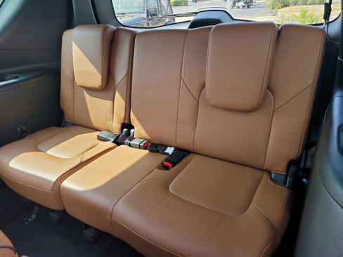 Used 2023 INFINITI QX80 Sensory w/ Cargo Package RWD image 10