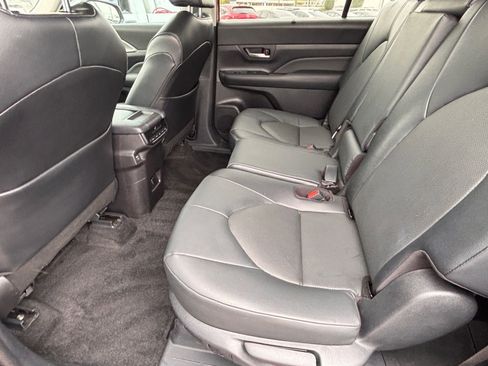 Used 2025 Toyota Grand Highlander FWD image 16