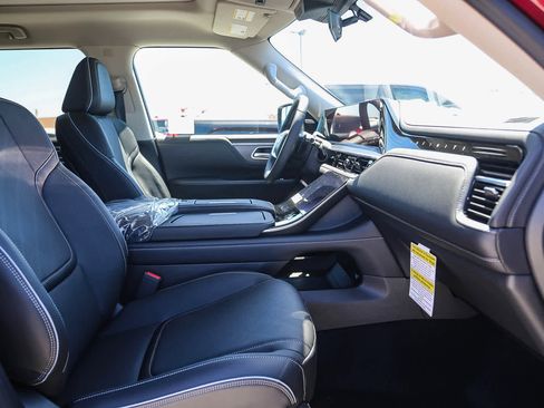 New 2025 INFINITI QX80 Luxe image 19