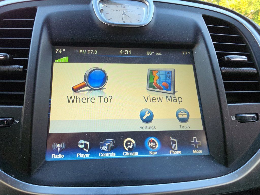 Used 2012 Chrysler 300 C RWD image 10