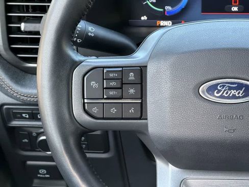 Used 2022 Ford F150 Lightning Lariat image 12