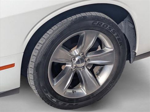 Used 2019 Dodge Challenger SXT image 21