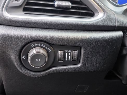 New 2026 Chrysler Pacifica Limited image 13