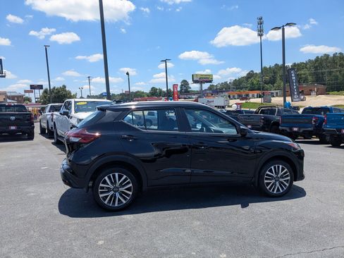 Used 2024 Nissan Kicks SV FWD image 4