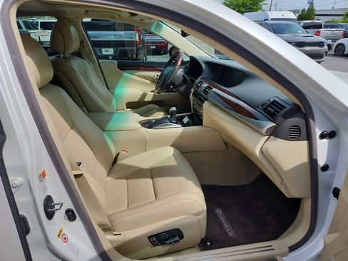 Used 2016 Lexus LS 460 w/ Comfort Package RWD image 21