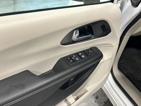 Used 2024 Chrysler Pacifica Touring-L w/ Road Tripper Package FWD image 14