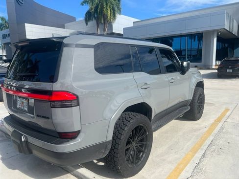 Used 2025 Lexus GX 550 w/ Cold Area Package AWD/4WD image 8