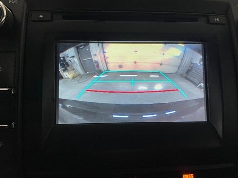 Used 2016 Toyota Camry SE FWD image 14