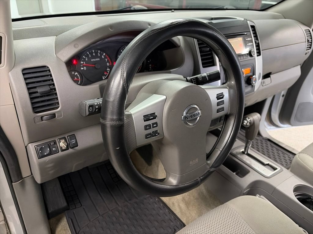 Used 2014 Nissan Frontier SV w/ SV Value Truck Package RWD image 17