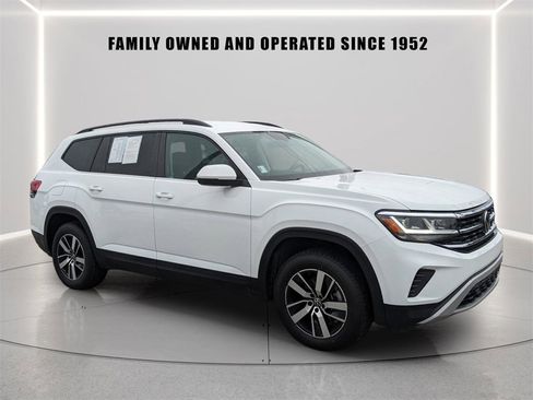 Certified 2022 Volkswagen Atlas SE image 10
