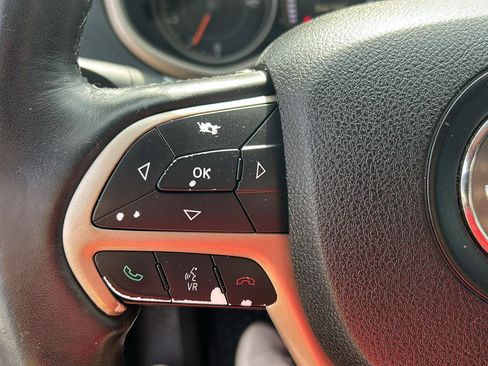 Used 2016 Jeep Cherokee Latitude w/ Comfort/Convenience Group AWD/4WD image 17