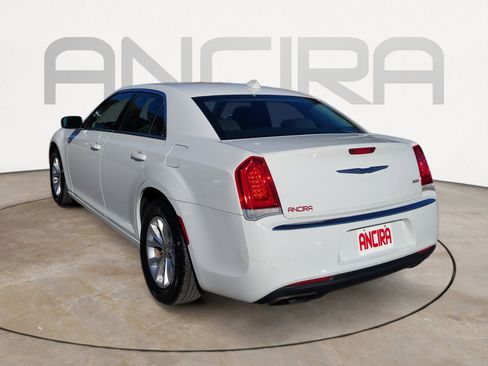 Used 2020 Chrysler 300 Touring image 8