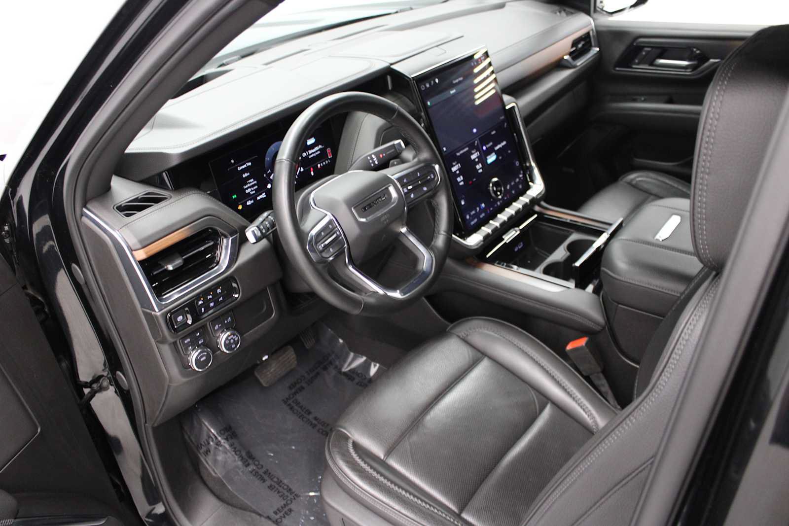 Used 2025 GMC Yukon XL Denali AWD/4WD image 6