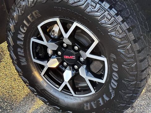 Used 2024 GMC Canyon AT4X image 7