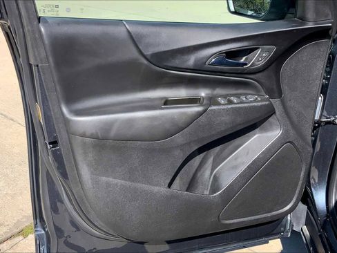 Used 2023 Chevrolet Equinox LT image 33