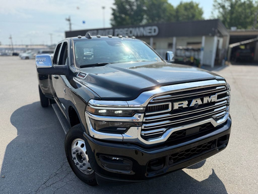 Used 2025 RAM 3500 Laramie AWD/4WD image 12