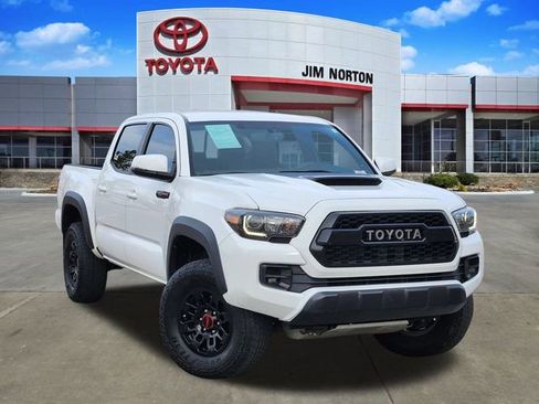 Used 2017 Toyota Tacoma TRD Pro image 1