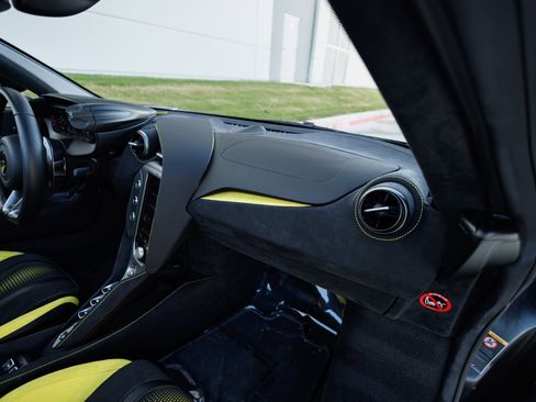 Used 2024 McLaren 750S Spider image 45