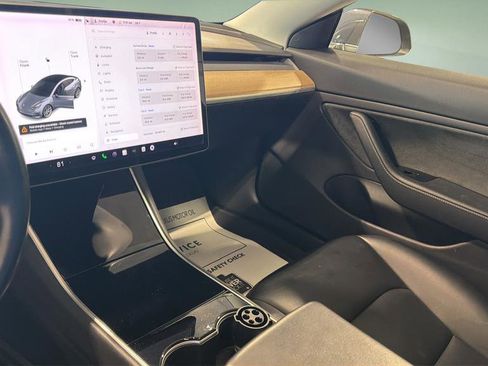 Used 2019 Tesla Model 3 Standard Range Plus image 23