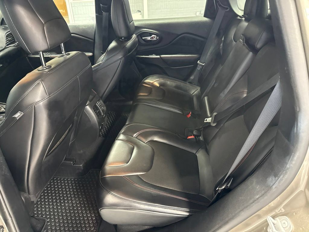Used 2021 Jeep Cherokee Trailhawk w/ Sun, Sound & Nav Group AWD/4WD image 18