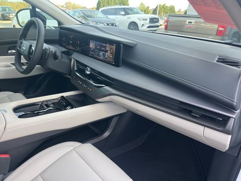 Used 2025 Nissan Murano SV image 23