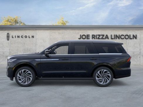 New 2026 Lincoln Navigator Premiere AWD/4WD image 3