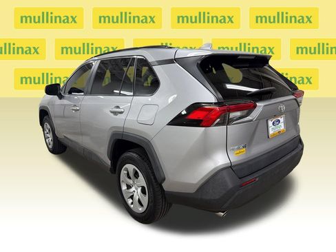 Used 2020 Toyota RAV4 LE FWD image 10