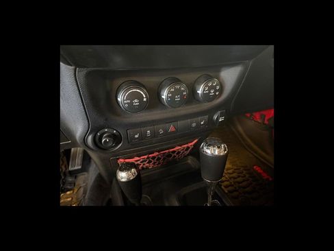 Used 2017 Jeep Wrangler Unlimited Rubicon AWD/4WD image 23