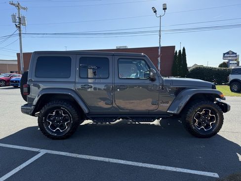 Used 2022 Jeep Wrangler Unlimited Sahara image 2