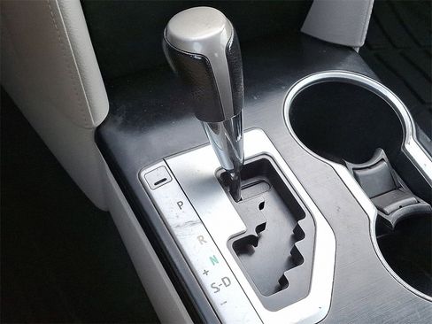 Used 2013 Toyota Camry LE image 20