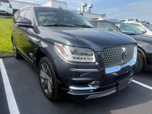 Used 2021 Lincoln Navigator Reserve w/ Luxury Package AWD/4WD image 3