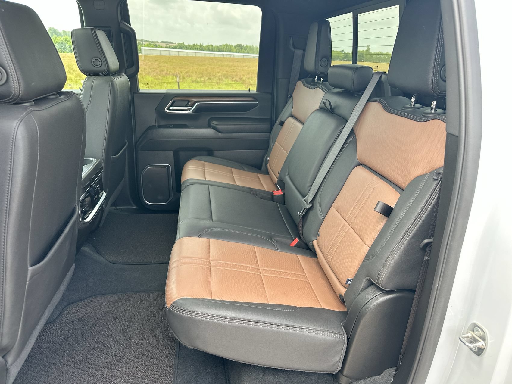 Used 2024 Chevrolet Silverado 2500 High Country w/ Technology Package AWD/4WD image 23