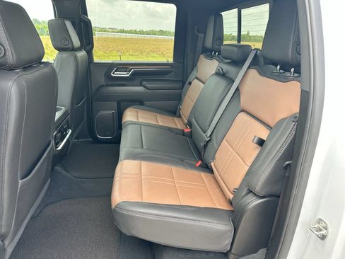Used 2024 Chevrolet Silverado 2500 High Country w/ Technology Package AWD/4WD image 23