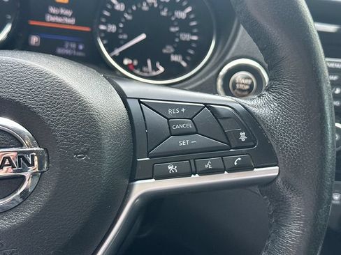 Used 2018 Nissan Rogue SL FWD image 25
