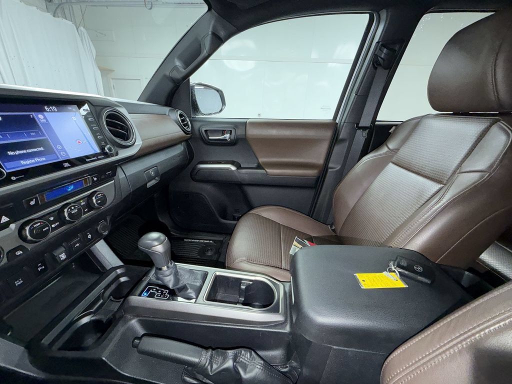 Certified 2021 Toyota Tacoma Limited AWD/4WD image 10