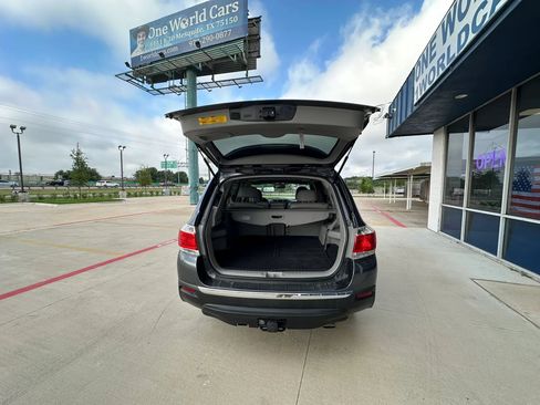 Used 2013 Toyota Highlander Limited AWD/4WD image 9