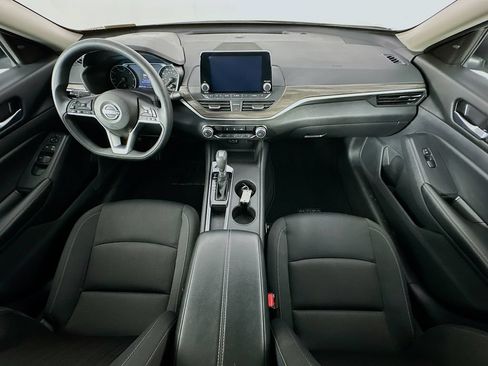 Used 2025 Nissan Altima 2.5 SV FWD image 10