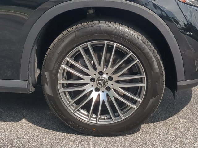 Used 2025 Mercedes-Benz GLC 300 image 11