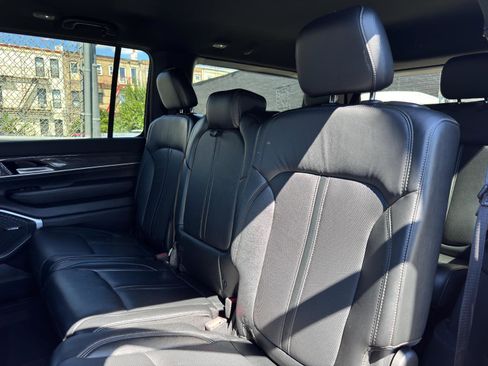 Used 2022 Jeep Wagoneer Series II image 22