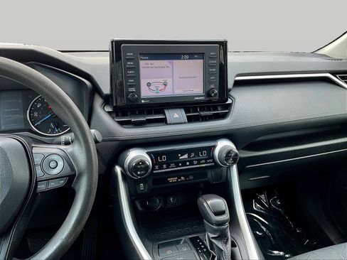 Used 2020 Toyota RAV4 XLE AWD/4WD image 12
