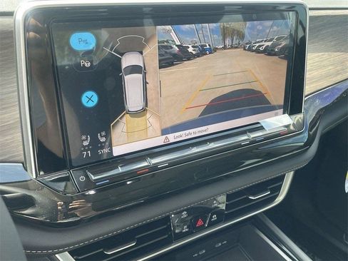 Used 2025 Volkswagen Atlas SEL Premium R-Line AWD/4WD image 23